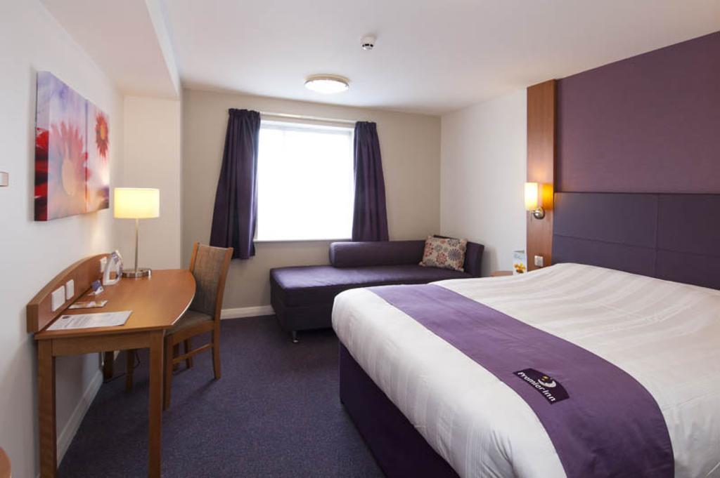 Premier Inn Woking West - A324 Exterior photo