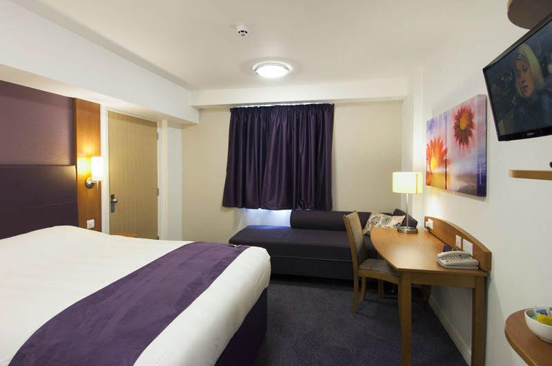Premier Inn Woking West - A324 Exterior photo